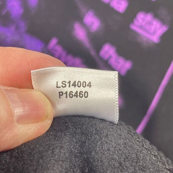 Taylor Swift The Eras Tour Black I Just Want To Stay Crewneck Sweatshirt Medium - Picture 4 of 7